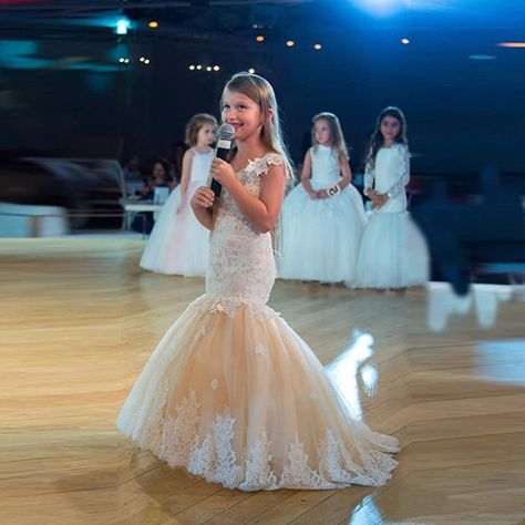 Birthday Dress Designs, Gown Reference, Kids Wedding Dress, Fall Flower Girl, Kids Bridesmaid Dress, Flower Girl Dress Ideas, Bow Gown, Girls Pageant Gowns, Flower Girl Dresses Mermaid