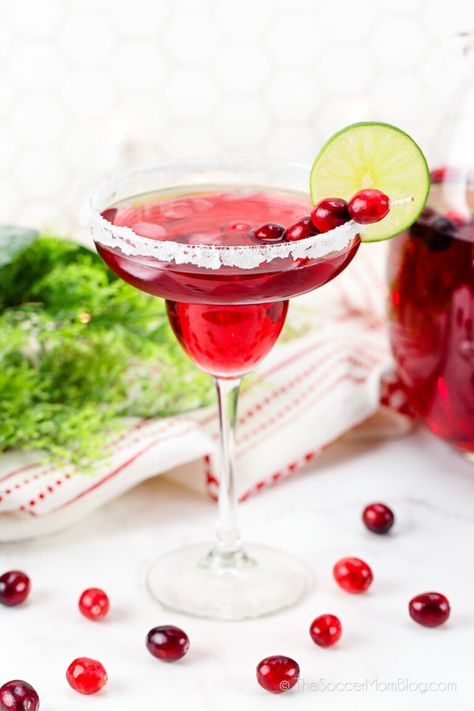 Get into the holiday spirit with a fabulously festive Christmas margarita! These cranberry margaritas incorporate the flavors of the season for a delightful drink! Christmas Margaritas, Mistletoe Margaritas, Mistletoe Margarita, Cranberry Margaritas, Holiday Margaritas, Christmas Margarita, Holiday Punch Recipe, Christmas Drinks Alcohol Recipes, Xmas Drinks