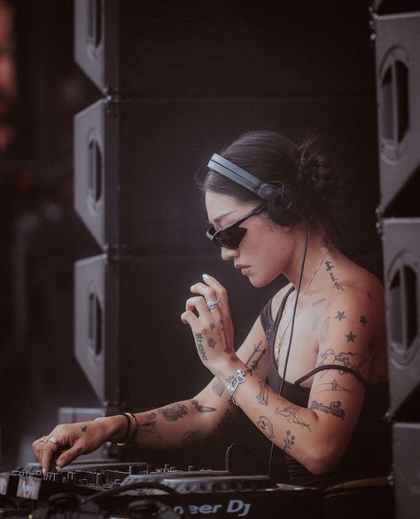 Peggy Gou, Girl Dj, Dj Photos, Music Tattoo, Disc Jockey, Hair Shows, Music Aesthetic, House Music, Body Tattoos