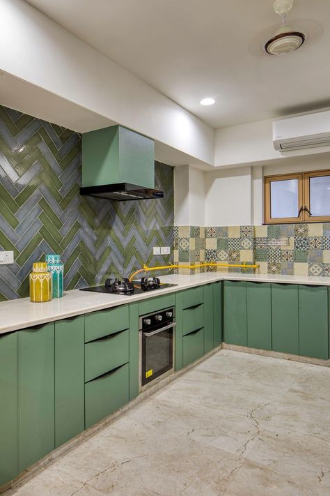 Kitchen Organizations Indian House Front Wall Tiles Design, Indian Kitchen Interior Traditional, Indian Kitchen Design, Kitchen Cabinet Design Ideas, Cabinet Design Ideas, Kitchen Colour Combination, Kitchen Colours, Indian Room, Wardrobe Interior