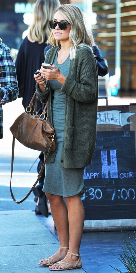 Lauren Conrad in a knit dress and cozy cardigan Conrad Lauren, Jeanne Damas, Peacoats, Looks Party, Diane Kruger, Gisele Bundchen, Rosie Huntington Whiteley, Urban Dresses, Winter Trends