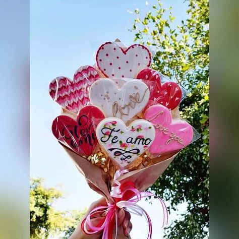 Valentines Cookie Boquets, Valentines Party Food Ideas, Valentine Cookie Bouquets, Food Ideas To Make, Valentines Party Food, Valentines Day Sugar Cookies, Valentine Cookies Decorated, Valentines Recipes Desserts, Healthy Valentines