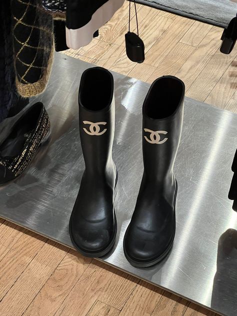 Chanel Rain Boots, Rain Boot Outfit, Chanel Boots, Trendy Heels, Luxury Boots, Luxury Lifestyle Fashion, Dr Shoes, Fancy Shoes, Shoe Inspo