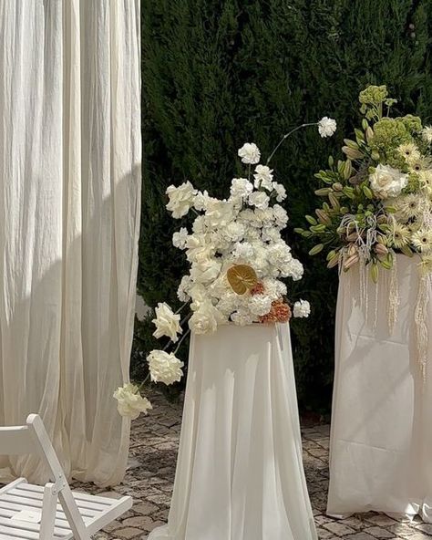 OMER GILONY on Instagram: "Ceremony florals for Berrak & Niko’s intimate wedding   Venue & coordination @casa_sacoto  Production / creative assistant @carolina.cmendes  Floral assistants @kamilzaitov @brotaflores" Free Standing Arch Wedding, Intimate Wedding Aesthetic, Simple Wedding Altar, Simple Alter, Wedding Alter Flowers, Creative Assistant, Alter Flowers, Wedding Alter, Aesthetic Shots