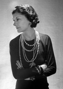 Coco Chanel Coco Chanel Pictures, Chanel Pictures, Chanel Quotes, Coco Chanel Quotes, Wearing Pearls, Moda Chanel, Louise Brooks, Mode Chanel, Elsa Schiaparelli