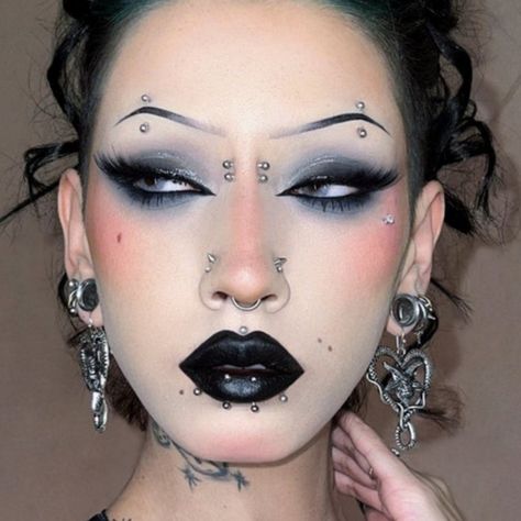 Maquillage Goth, Goth Eye Makeup, Drag Make-up, Punk Makeup, Swag Makeup, Smink Inspiration, Alternative Makeup, Emo Makeup, Vanilla Scent