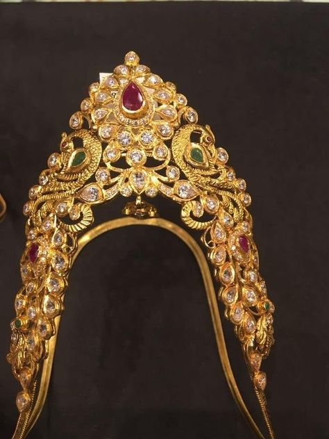 Aravanki Designs Latest, Diamond Vanki, Vanki Designs Jewellery, Gold Jewelry Simple Necklace, Gold Necklace Indian Bridal Jewelry, Arm Jewelry, Gold Pendant Jewelry, Wedding Jewellery Collection, Black Beaded Jewelry