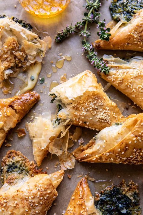 Spinach and Brie Triangles: baked brie triangles with sweet honey and a dust of sea salt...such an easy appetizer that everyone always loves! Brie Phyllo, Cup Desserts, Savory Pastries, Phyllo Dough Recipes, Roasted Olives, Spring Appetizers, Food Bites, Half Baked Harvest Recipes, Brunch Items