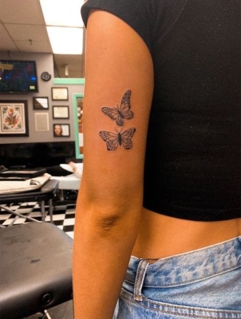 Tattoo Positions, Simple Butterfly Tattoo, Butterfly Tattoos On Arm, Collarbone Tattoo, Small Shoulder Tattoos, Butterfly Tattoos For Women, Tattoo Trend, Inspiration Tattoos, Tato Lengan