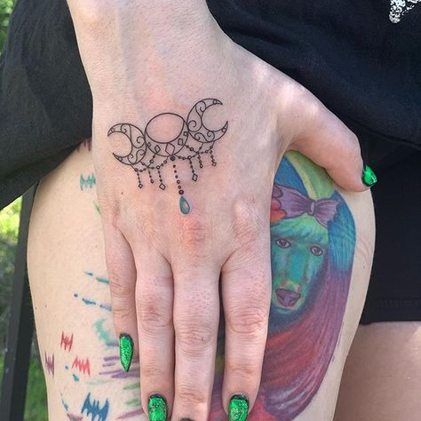 Triple Moon Goddess jeweled design. #nationaltattooday #inkedgirls #tattoo Triple Moon Goddess Tattoo, Moon Goddess Tattoo, Tattoo Celtic, Tattoo 3d, Wiccan Tattoos, My Tattoos, Bat Tattoo, Witch Tattoo, Goddess Tattoo