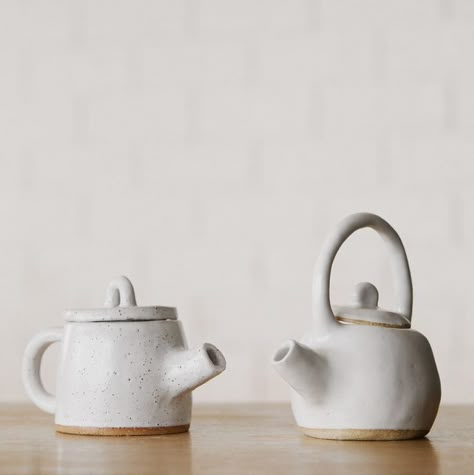 Pottery Tea Pot Ideas, Tea Pot Pottery Ideas, Pottery Ideas Teapot, Ceramics Teapot Ideas, Teapot Pottery Ideas, Teapot Ceramic Ideas, Ceramic Teapots Ideas, Hand Built Tea Set, Tea Pots Unique