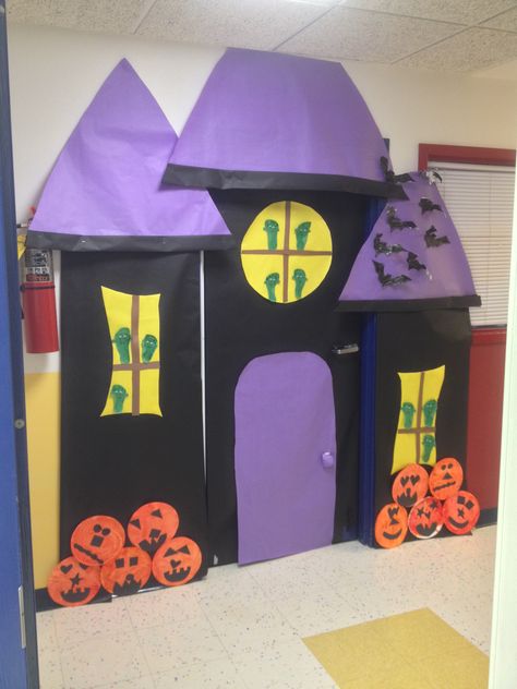 Scary House Halloween Door Funny Halloween Classroom Door, Adams Family Door Decoration, Halloween Door Decorating Contest Classroom, Haunted House Classroom Door, Developmental Preschool, Haunted House Door, Halloween Decorations School, Library Halloween, Halloween Doors