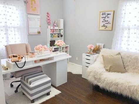 👀🍭. . . . . . .… Feminine Home Offices, Mini Office, Ikea Desk, Office Guest Room, Dream Office, Woman Cave, Small Home Office, Craft Room Office, Home Office Setup