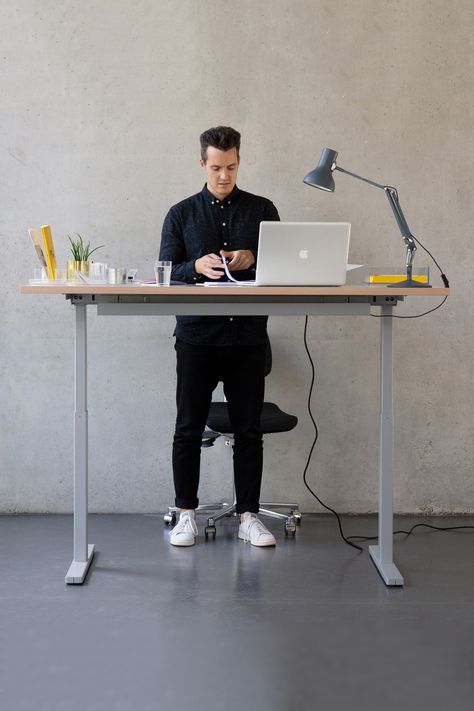 This #tablesystem of #ModulorBerlin is electrically height-adjustable - it enables healthy sitting and standing. The T table frame can be adjusted up to a height of 128 cm so that even tall people can work comfortably while standing. The #tablemetalframes can be bought with or without a tabletop. #modulorberlin #madeinGermany #berlindesignfurniture #heightadjustabletable #ergonomicworkplace #architonic #furniture #furnituredesign #interiordecor #officedesign #officefurniture #standingdesks Standing Desk Size, Height Adjustable Table Office, Sot Stand Desk, Office Table Dimensions Cm, T Table, Standing Work Station, Sit Stand Workstation, Height Adjustable Workstation, Work Tables