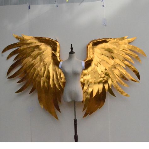 Angel Wings Cosplay, Winged People, Gold Angel Wings, Large Feathers, Gold Angel, Hippie Girl, Wings Costume, Fantasias Halloween, Fairy Wings