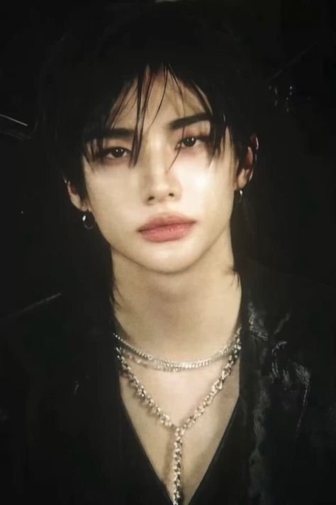 Hyunjin Attractive, Profile Picture Spotify, Japonesas Icon, Hyunjin Hair, Sarada Cosplay, Hyunjin And In, 17 Kpop, Skz Hyunjin, Straykids Hyunjin Photoshoot