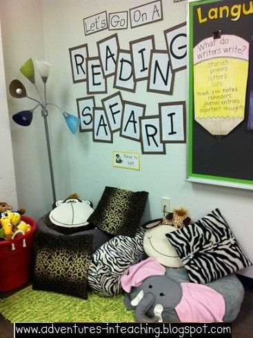 Adventures in Teaching - Cute Safari theme for the whole classroom! Jungle Library, Kindergarten Safari, Jungle Theme Classroom Decorations, Travel Classroom, Safari Theme Classroom, Jungle Environment, Safari Classroom, Jungle Classroom, Jungle Crafts