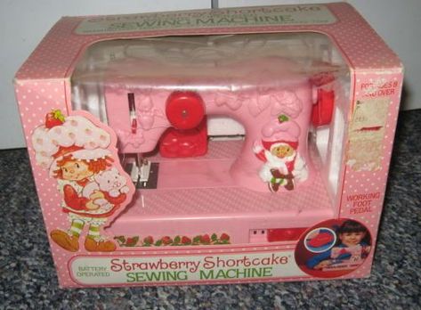 Strawberry Shortcake Bedroom, Strawberry Shortcake Toys, Pink Apartment, Vintage Strawberry Shortcake Dolls, Berry Shortcake, Strawberry Shortcake Cartoon, Strawberry Festival, Strawberry Shortcake Characters, Short Cake