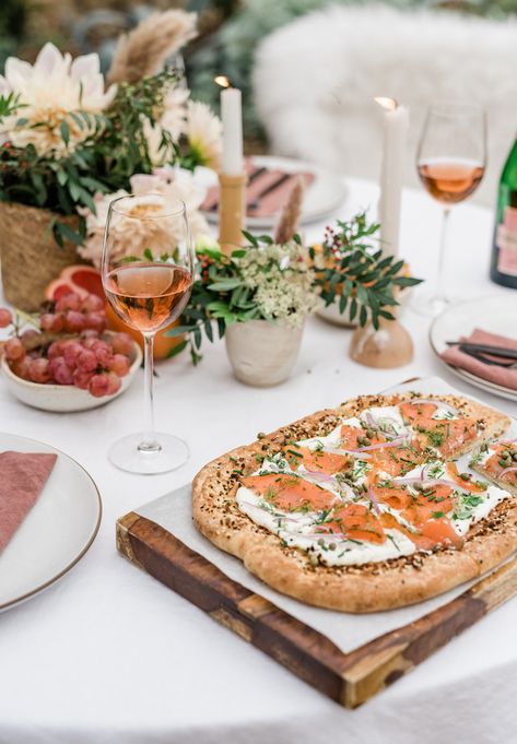 Smoked Salmon Flatbread, Bagel Seasoning Recipe, Salmon Flatbread, Bagel Pizza, Lox And Bagels, Salmon Bagel, Everything Bagel Seasoning, Brunch Spread, Bagel Cream Cheese