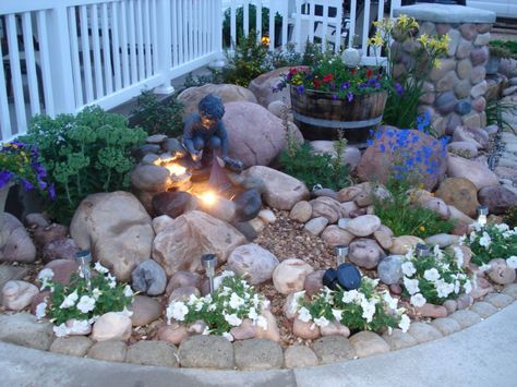 Garden With Rocks, Small Rock Garden Ideas, Backyard Rock Garden, Garden Landscaping Design Ideas, Rockery Garden, Rock Garden Ideas, Moderne Have, Decking Ideas, Walkway Landscaping