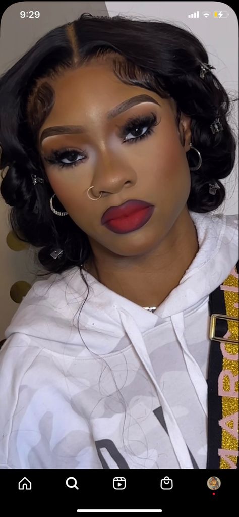 Natural Glam Makeup With Red Lips, Neutral Makeup Red Lips Black Woman, Natural Makeup Looks Red Lipstick, Black Eye Prom Makeup, Eyeshadow Ideas Black Women, Natural Beat Red Lip, Natural Makeup Look With Red Lipstick Black Women, Makeup Red Lipstick Black Women, Rep Lip Makeup Looks