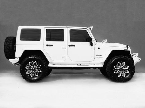 White Jeep Wrangler Unlimited, Jeep Rims, White Jeep Wrangler, Jeep Black, Jeep Wrangler Interior, Jeep Sahara, New Jeep Wrangler, White Jeep, Badass Jeep