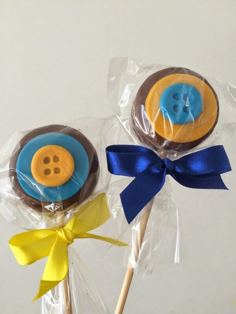 Cookies de botão - idéias para Coraline Coraline Themed Quinceanera, Coraline Birthday Party Ideas Decoration, Coraline Birthday Party Ideas, Coraline Cookies, Coraline Gifts, Coraline Party, Coraline Birthday, Halloween Coraline, Coraline Aesthetic