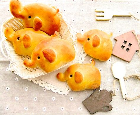 Baby Elephant Ham and Cheese Bread | Fun Family Crafts Animal Bread, Art Bread, Elephant Crafts, Cute Buns, Bread Shaping, Food Shapes, Bread Art, Bun Bun, Ham Cheese