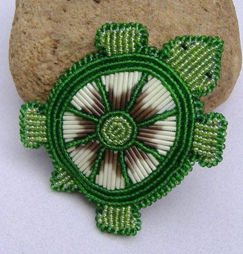 Porcupine Quill Art, Native American Beaded Medallions Pattern, Beaded Turtle Pattern, Bead Embroidery Patterns Beadwork Design, Turtle Beadwork, Porcupine Quill Jewelry, Beaded Turtle, Quill Work, Indian Beadwork