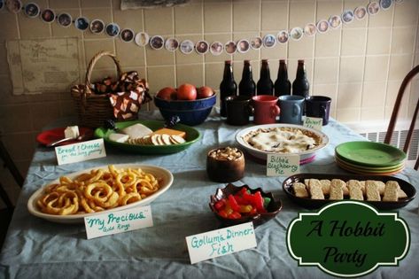 Family Movie Night :: A Hobbit Party - The Little Things Journal Family Movie Night Food, The Hobbit Gollum, Lord Of The Rings Birthday, Lotr Party, Harry Potter Movie Night, Hobbit Movie, Hobbit Party, Movie Night Theme, Kids Snack Food