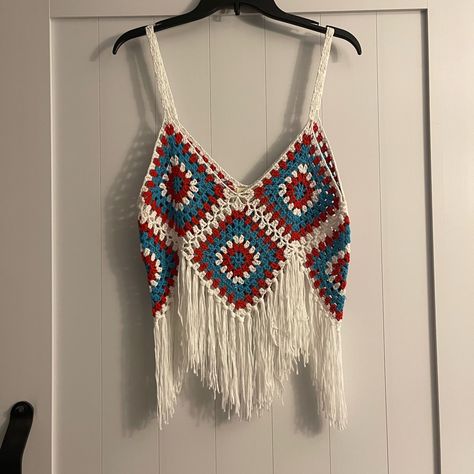 Brand New, Never Worn. Cleaning Out My Closet. Size M. Granny Square Crochet Tank With Fringe By Pol. Crochet 70s Top, Granny Square Top Pattern, Granny Square Tank Top, Crochet Granny Square Top, Crochet Crop Tank, Granny Square Top, 70s Tops, Crochet Idea, Square Top