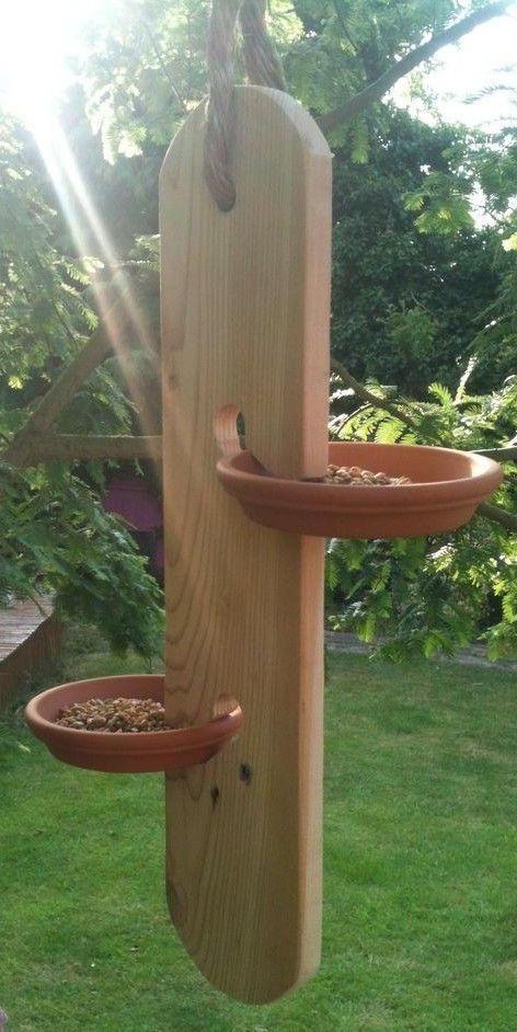 Wood Bird Feeder, Wooden Bird Feeders, Bird Houses Ideas Diy, Bird House Feeder, Landscaping Simple, Diy Bird Feeder, Diy Birds, Bird Houses Diy, Garden Yard Ideas