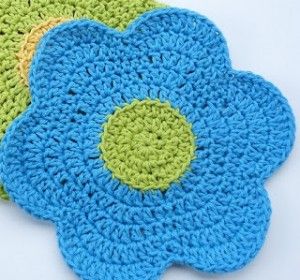 Flower Dishcloth, Dishcloth Patterns Free, Crochet Washcloth Pattern, Crocheted Flower, Dishcloth Crochet Pattern, Washcloth Pattern, Crochet Dishcloth, Crochet Washcloth, Dishcloth Pattern