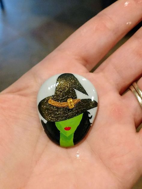 Witch Projects, Halloween Rock Painting Ideas, Halloween Rock Painting, Halloween Painted Rocks, Fall Rocks, Monster Rocks, Witch Painting, Aol Mail, Craft Painting