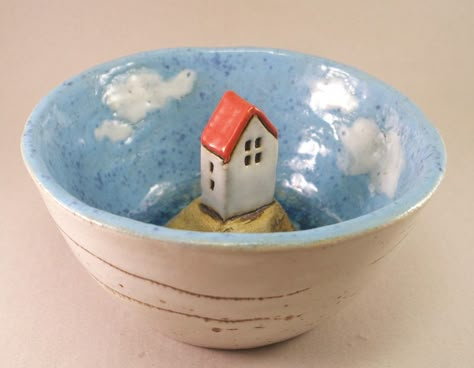 Unique! The artist needs to be acknowledged.  Can someone please help? Ceramics Unique, Diy Keramik, Clay Bowls, Ceramic Projects, Pottery Houses, Budget Decorating, Sculptures Céramiques, Cerámica Ideas, Clay Bowl