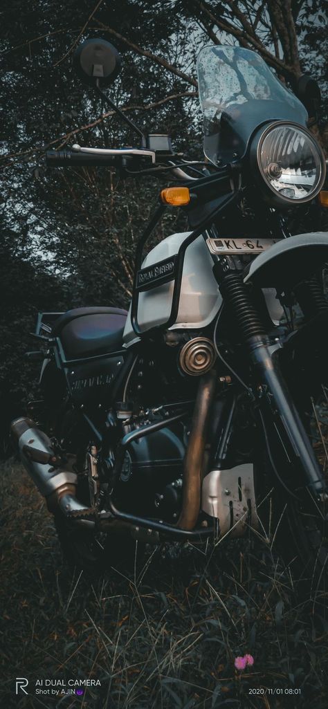 Motorbike Photography, Himalayan Royal Enfield, Cool Wallpapers For Your Phone, Adventure Bike Motorcycles, Royal Enfield Wallpapers, Moto Wallpapers, Gt 650, Yamaha Rx100, Night Bike Ride