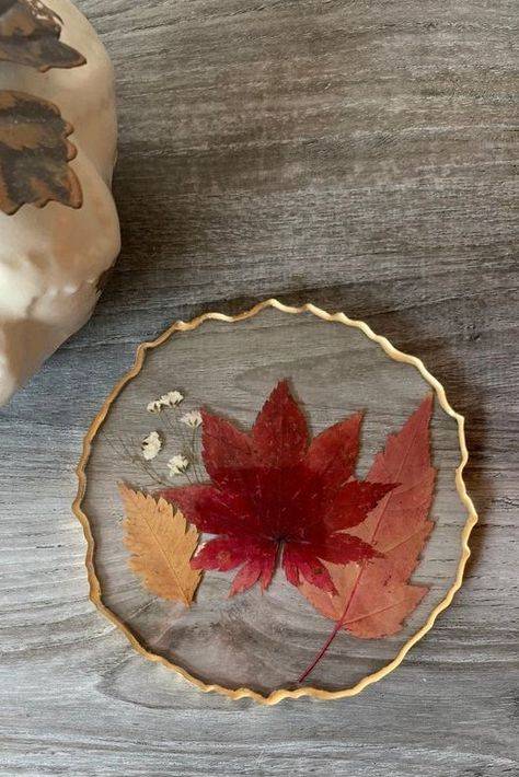 Give fall foliage the moment it deserves on your coffee table with these beautiful resin geode coasters. Geode Coasters, Homemade Ideas, Gold Coasters, Resin Geode, Diy Resin Projects, Scrapbook Collection, Resin Furniture, Diy Resin Art, Homeschool Ideas