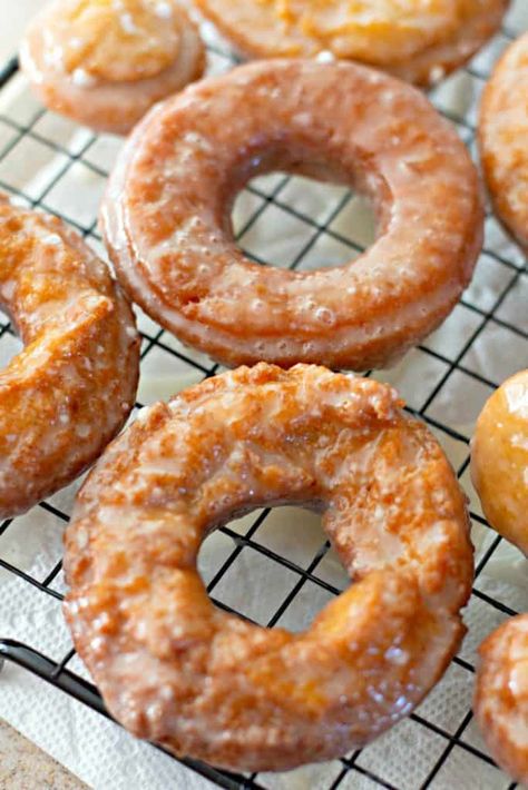 Buttermilk Donuts, Buttermilk Glaze, Pumpkin Donuts Recipe, Homemade Donuts Recipe, Baked Donut Recipes, Pumpkin Spice Donut, Sweet Breakfast Treats, Homemade Pumpkin Spice, Homemade Donuts