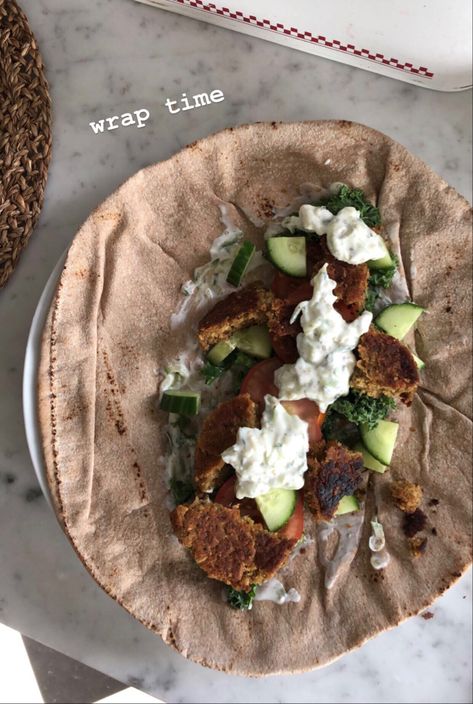 Falafel Wrap Aesthetic, Falafel Wrap Ideas, Falafel Aesthetic, Aesthetic Bowls, Falafel Wrap, Intuitive Eating, Food Is Fuel, Food Videos Desserts, Easy Vegetarian