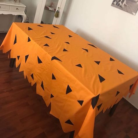 Flintstone Birthday Party, Flintstone Birthday, Flintstones Party, Kids Birthday Decoration, Lila Party, Hand Made Table, Pebbles Flintstone, Baby Birthday Themes, Second Birthday Ideas