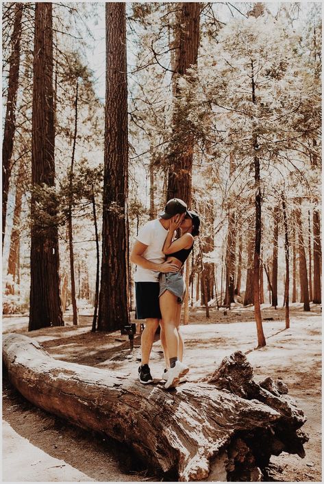 Hiking Picture Ideas, Hiking Couple, Hiking Photos, Wolf Photography, Hiking Pictures, Adventure Couple, Cute Couples Photos, Photo Couple, Beach Engagement