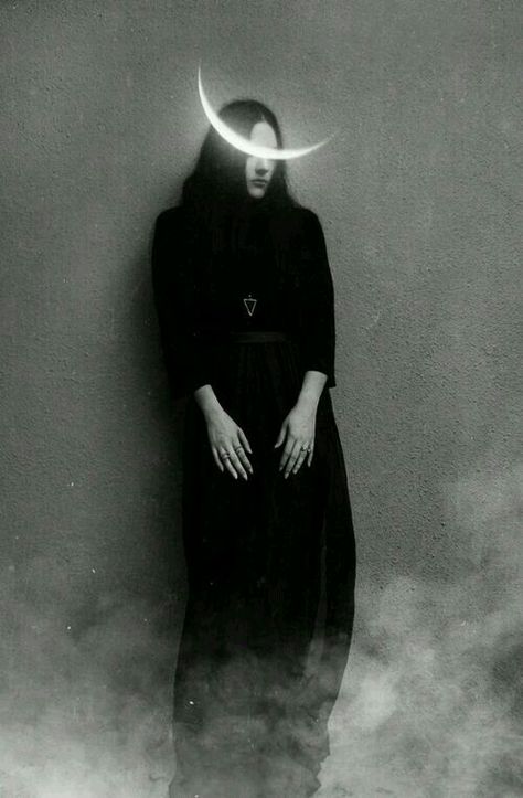 Moon Aleister Crowley, Season Of The Witch, Witch Aesthetic, Witchy Woman, Dark Photography, Dark Beauty, Samhain, 인물 사진, Coven