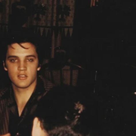 Elvis Presley Aesthetic, 50’s Aesthetic, Elvis Presley 1977, Graceland Elvis, King Elvis Presley, Marie Presley, Young Elvis, Elvis Presley Pictures, Matt Dillon