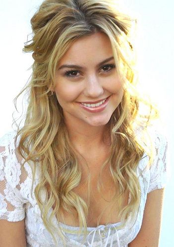 Chelsea Staub. Chelsea Kane Hair, Chelsea Kane, 2000s Girl, Bella Beauty, Short Styles, Half Up Hair, Dream Hair, Bad Hair, The Net