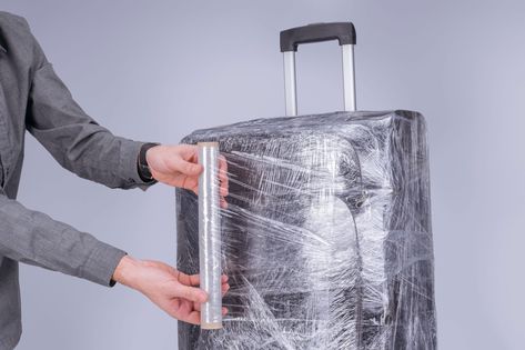 File this neat trick under "must-try for my next trip." Cute Luggage, Neat Tricks, Stretch Film, Checked Luggage, Cling Film, Cling Wrap, Luggage Cover, Plastic Wrap, Silica Gel