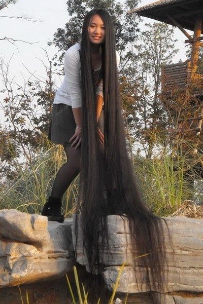 Super long hair Worlds Longest Hair, Longest Hair, Woman With Long Hair, Extremely Long Hair, Extra Long Hair, Rapunzel Hair, Long Hair Pictures, Really Long Hair, Super Long Hair