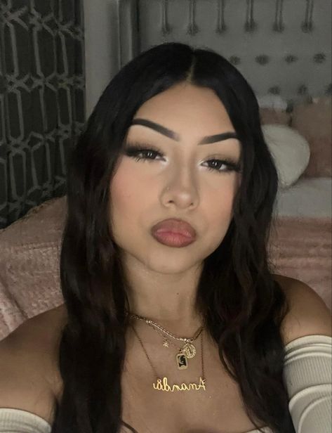 Amanda Tiktok, Amanda Solis, Amanda Solis Tiktok, Latino Girl Pfp, Mexican Fits, Catfish Latina Video, Tanned Girls, Latina And White Girl Duo, Mexican Girls 14-15