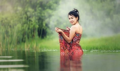 Read our list of the meanings of 11 of the most beautiful Thai names used in the "Land of Smiles." Women Bathing, 3d Rose, Salma Hayek, Beauty Videos, Fesyen Wanita, Myanmar, Laos, Asian Beauty, One Shoulder Formal Dress