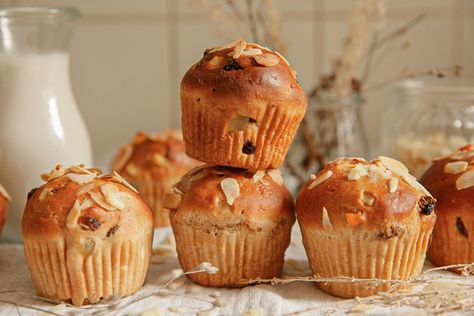 Panettone Muffins, Vegan Panettone, Vegan Holiday Recipes, Plant Based Desserts, Vegan Christmas Recipes, Diet Desserts, Vegan Holidays, Traditional Recipes, Vegan Christmas