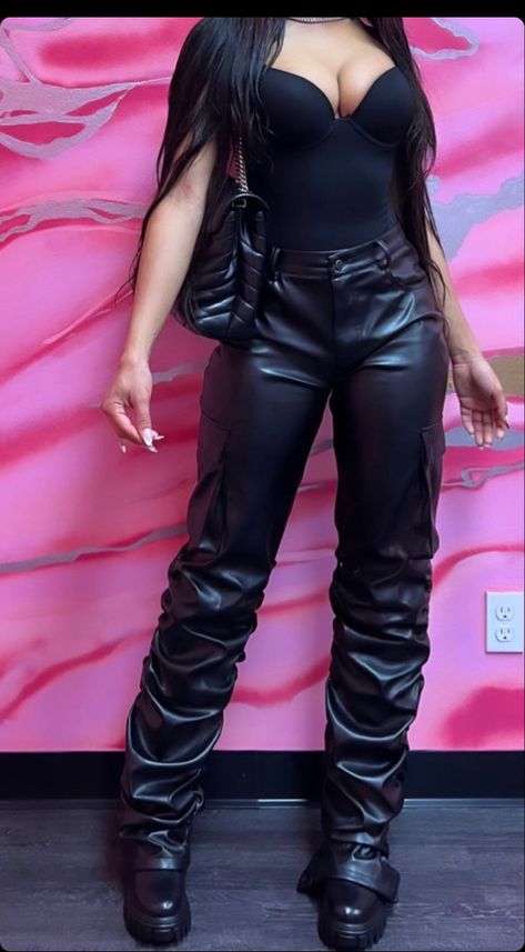 Leather Pants With Bodysuit Outfit, Corset Top Birthday Outfit, Leather Pants And Corset Outfit, Corset And Leather Pants Outfit, Corset With Leather Pants, Corset And Leather Pants, Party Outfits Black Women, December Fits, Black Corset Top Outfit